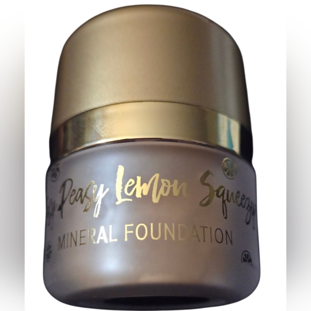 🔥FINAL $-Belle Beauty Kim Gravel Easy Peasy Matte Foundation Powder Medium Tan